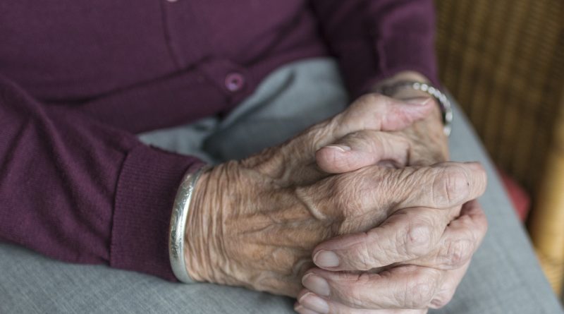 A picture of an elderly woman's hands